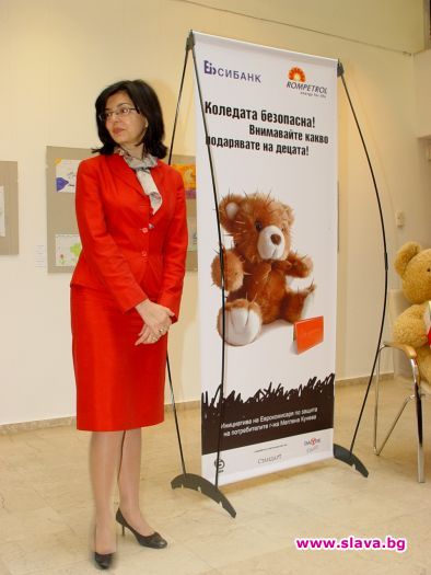 Меглена Кунева откри изложба с детски рисунки