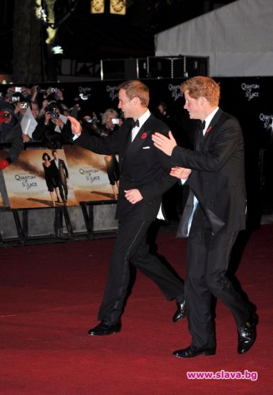 Принцовете Хари и Уилям на премиерата на новия Бонд