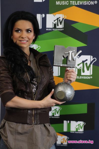 Inna с първа награда от MTV 