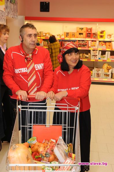 Мая Новоселска и Валентин Танев пазаруват в супермаркет