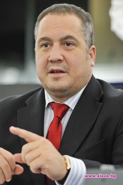 Евродепутатът Слави Бинев замина на официално посещение в Катар и Оман