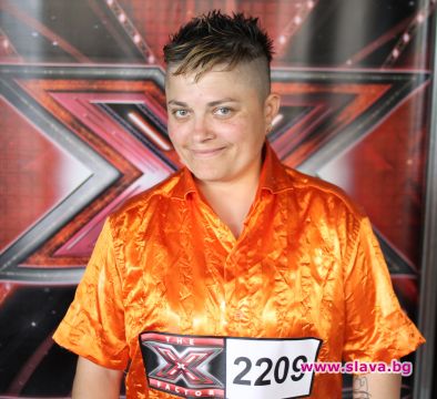 Участничка в „X Factor” засенчи Том Джоунс