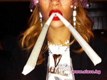 Риана счупи Instagram с два огромни масура в устата