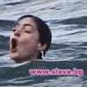Ан Хатауей на косъм от удавяне