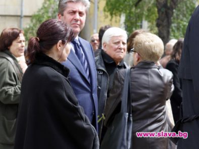 Изгониха Първанов от погребението на Мария Данаилова