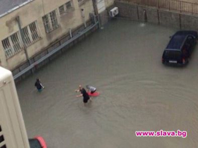 Мишо Шамара кара сърф в наводнена Варна