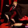 Мадона се преби на сцената 