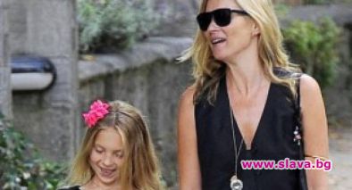 Дъщерята на Кейт Мос се срамува от нея 