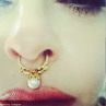 Мадона с пиерсинг на носа