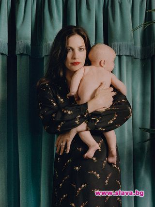 Лив Тайлър люлее бебето си във Vogue