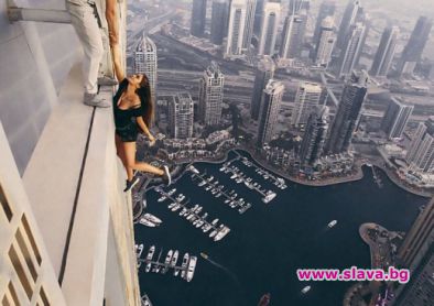 Моделка увисна от небостъргач в Дубай