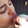 Майли Сайръс ходи на СПА с прасенцето си
