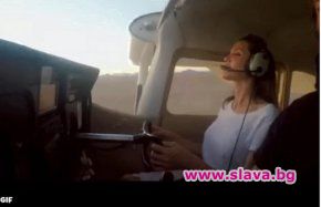 Джоли кара самолет