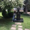 Тодор Славков заведе дъщеря си Катерина на паметника на дядой ѝ Тодор Живков в Пазарджик