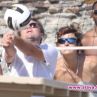 Лео Ди Каприо играе волейбол на плажа