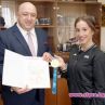 Министър Кралев награди златните момичетата за успехите им през годината