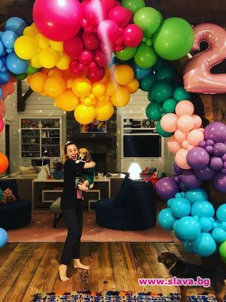 Майли Сайръс на 26, празнува с Лиъм