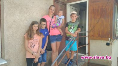 Бригада Нов дом - в дома на самотна майка с четири деца