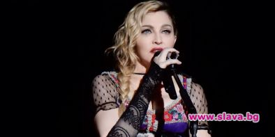 Мадона пее на финала на Евровизия