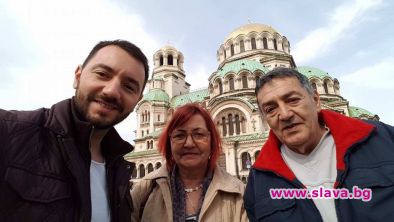Хекимян заживя с майка си и баща си
