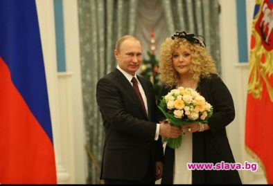 Путин връчи Орден за заслуги към Отечеството на Алла Пугачова за ЧРД