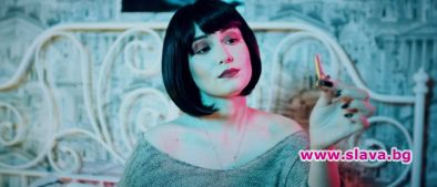 Дара Екимова срещу хейта в новото си видео