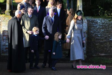 Принц Джордж и принцеса Шарлот на празнична служба с родителите си