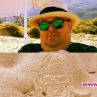 Любо Нейков забавлява плажуващите в Гърция