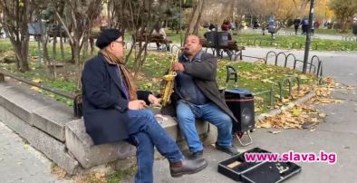 Анди Гарсия изненада уличен музикант в центъра на София