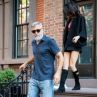 Джордж Клуни съчетава новата си брада с лежерен стил