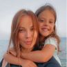 Емилия прати дъщеря си в скъпарско училище