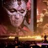 Мадона с бг маска на турне