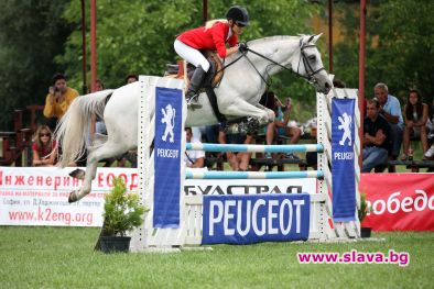 Катя Дунева се класира втора на турнир по конен спорт  