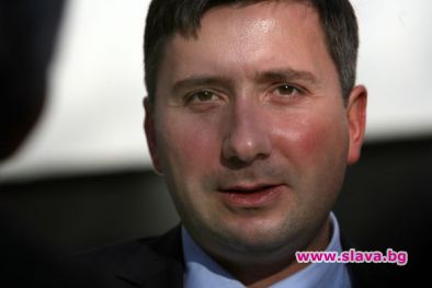 Олигархът Прокопиев се изнизва, за да не съсипе министър