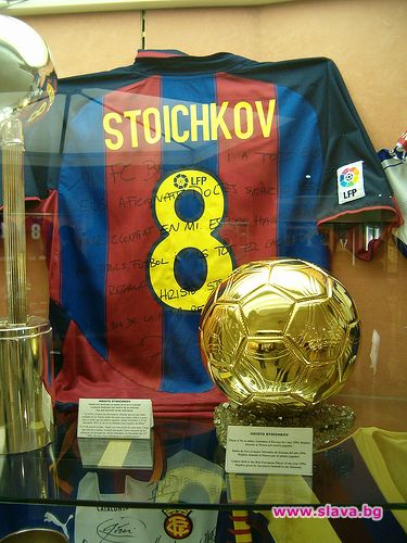 Предлагат 1 млн. евро за Златната топка на Стоичков