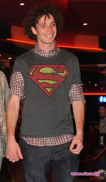 Явор Бахаров не сваля кирлива тениска на Супермен