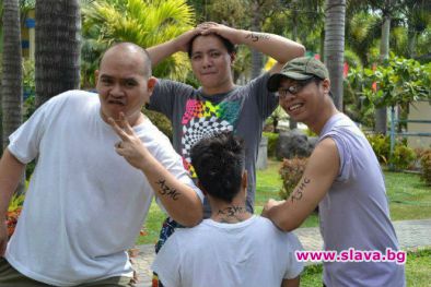 Тайландци масово си татуират Азис