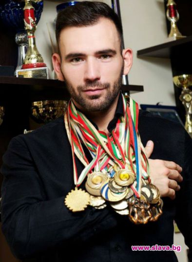 Месечков се похвали с медалите си