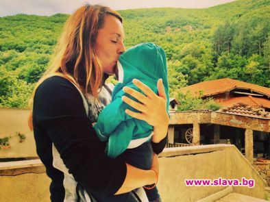 Силвия Петкова заведе бебето на почивка