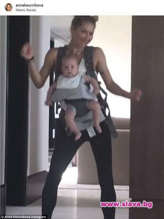Анна Курникова се разкърши с бебето Луси в кенгуруто