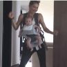 Анна Курникова се разкърши с бебето Луси в кенгуруто