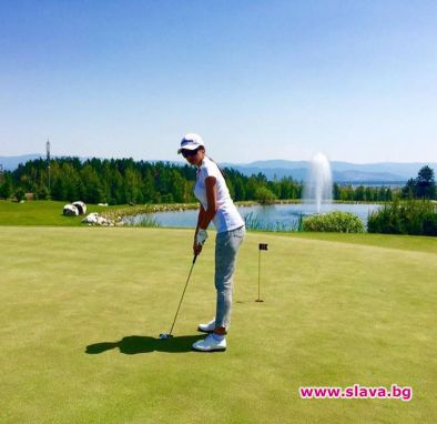 Наталия Гуркова се учи на голф
