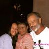 Риана зарадва родителите си в Барбадос