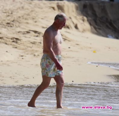 Принц Чарлз показа атлетично тяло на плажа в Барбадос