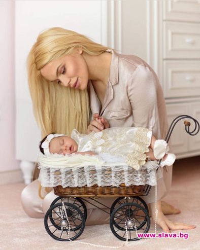 Вероника Стефанова с първа фотосесия след раждането