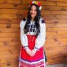 Дъщерята на Глория облече 100-годишна народна носия
