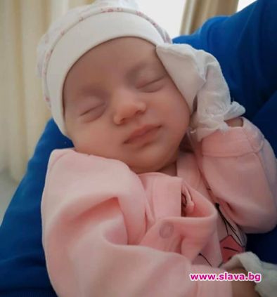 Внучката на Илиана Раева стана на 1 месец