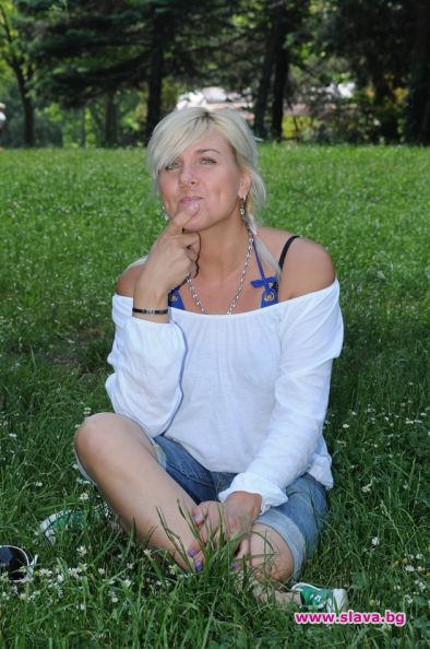 Албена Михова се изнесе на село