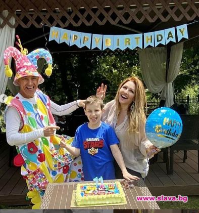 Рени отпразнува рождения ден на сина си с парти за 10 бона