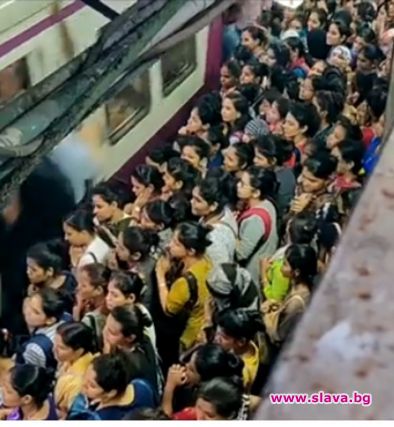  Яка блъсканица в метрото в Мумбай